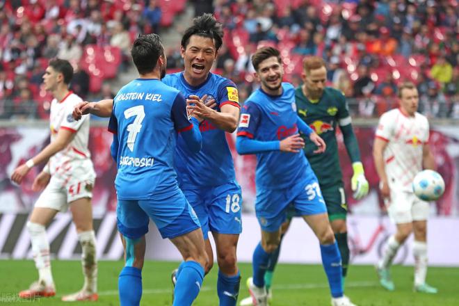 26岁日本球星破门，助德甲第18战平第4。